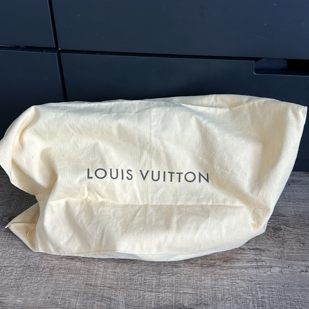 Louis Vuitton Mahina XL Leather Bag - Picture 13 of 13